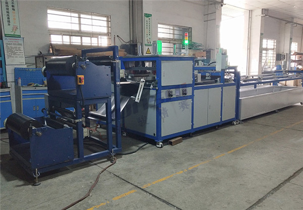 地熱膜全自動<a href=http://www.ykrf.com.cn/ target=_blank class=infotextkey>熱合機</a>